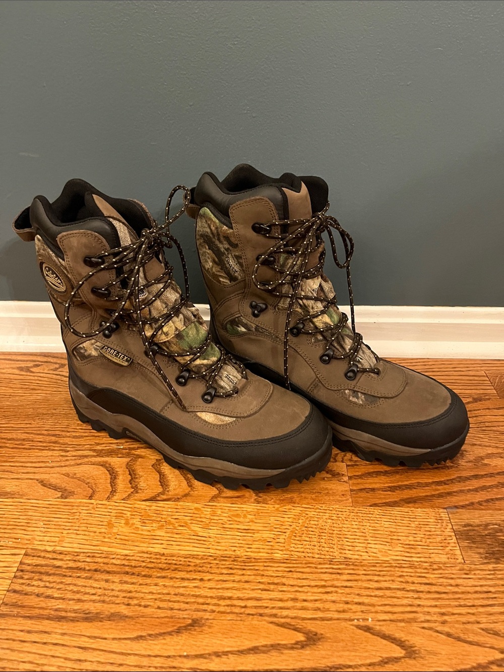 Cabela's hunting boots feature GORE-TEX waterproof
